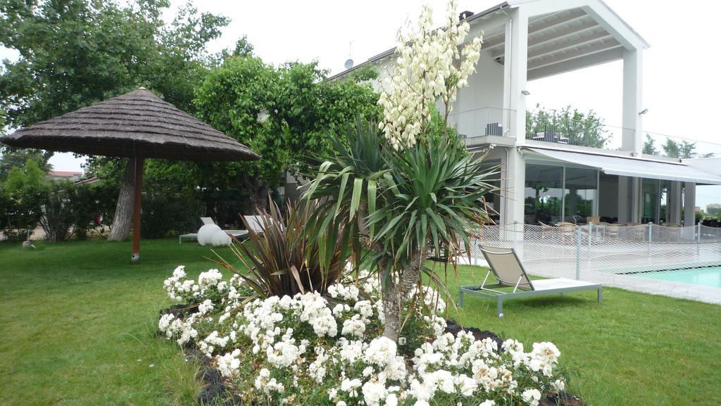 Hotel Il Portico Fano Esterno foto